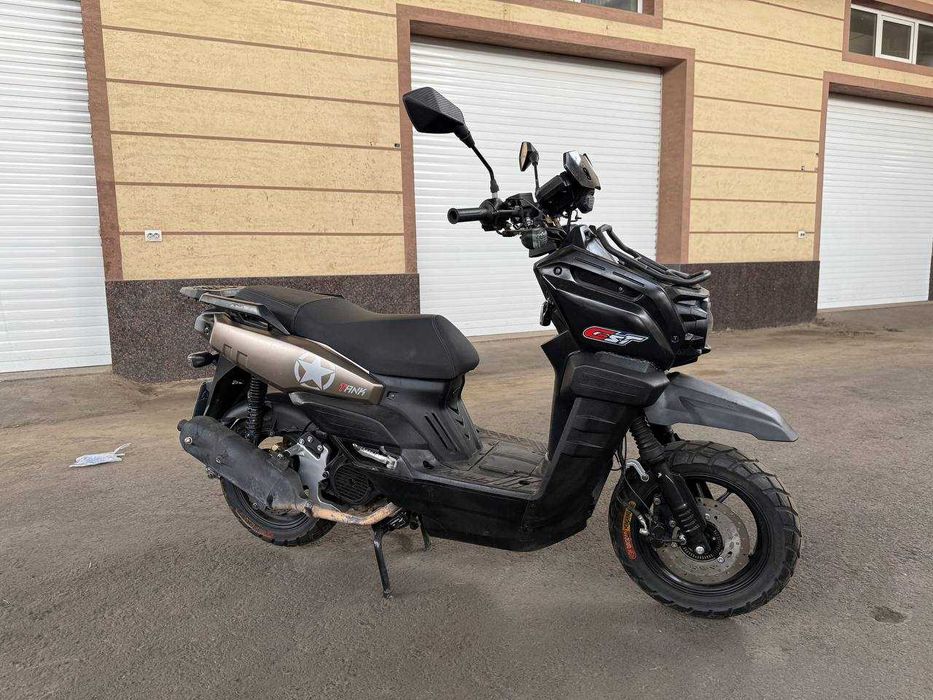 TANK moped skuter sotaman