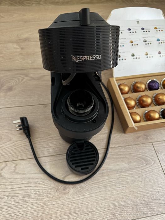 Nespresso Vertuo Coffee Machine Milk Frother + 36 Капсули
