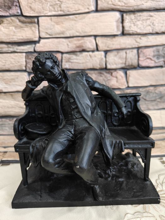 А.С. Пушкин на скамейке силумин