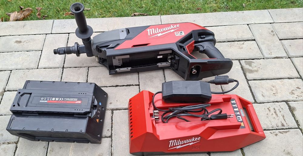 Milwaukee 18 v noi și second.