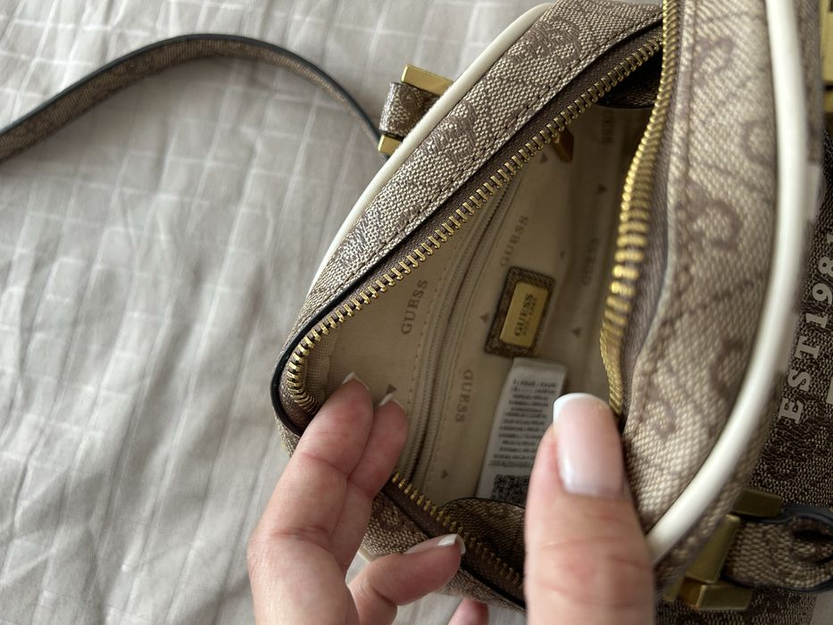 Дамска чанта Guess