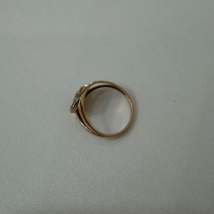 Продам золотое кольцо 585 пробы