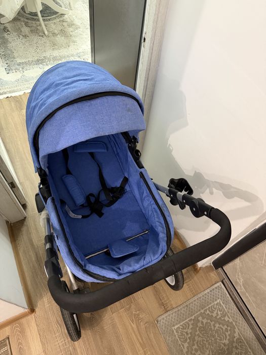 Продам детскую коляску синего цвета