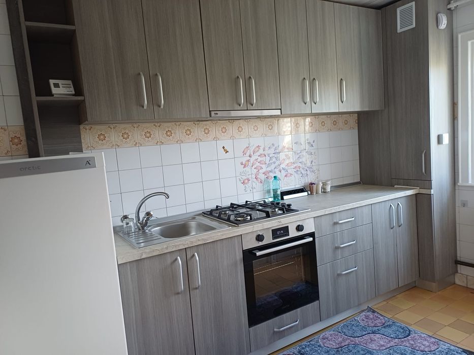 Proprietar, inchiriez apartament 3 camere, Timisoara, zona Lipovei cu boxa si garaj.