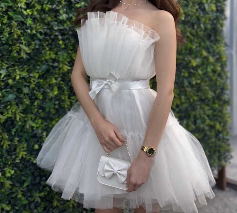 Бяла официална рокля