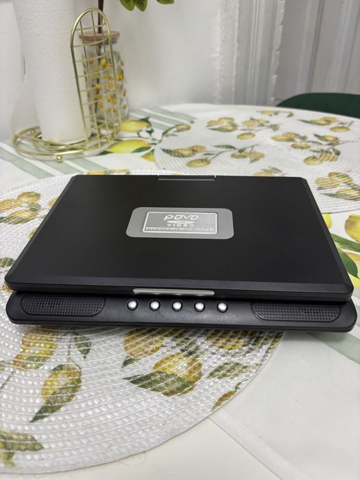 Video DVD Portabil cu eranc rotativ si pliabil