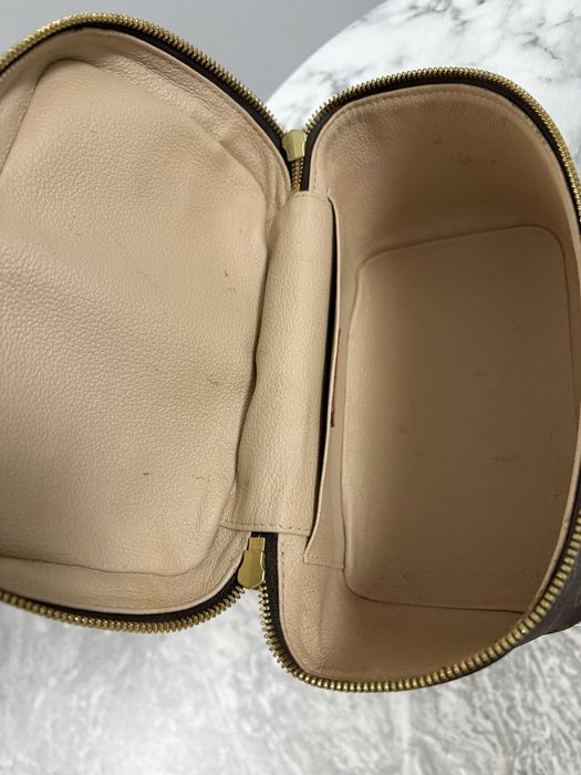 Trusa cosmetica louis vuitton