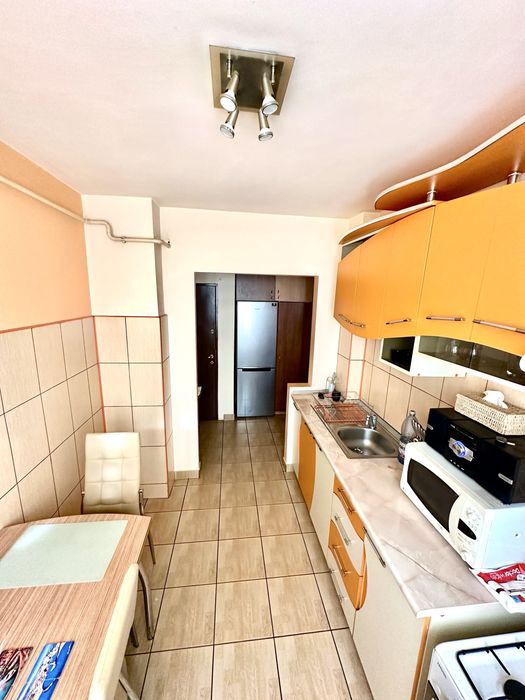 Inchiriez apartamet