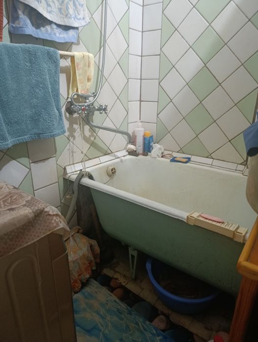 Продаю 2 комнатную квартиру на первом этаже улица Шолохова 61 школа