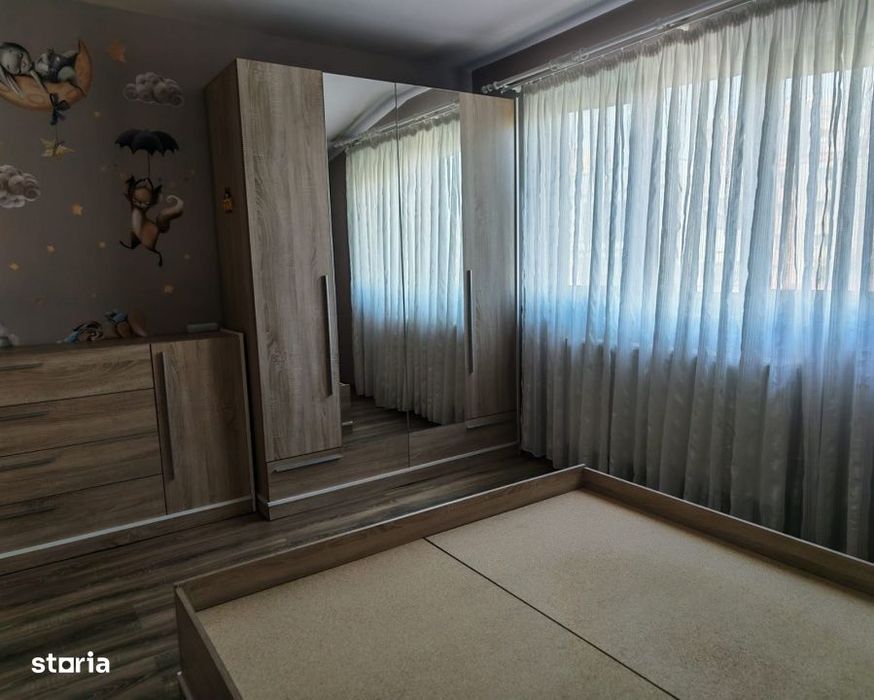 Apartament 4 camere, cartier Intre Lacuri, loc de parcare
