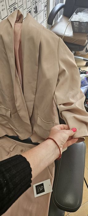 Дамски костюм спортно елегантен. 38р