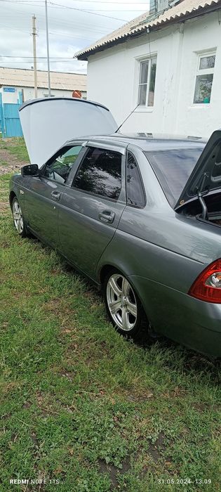 Продам приору седан