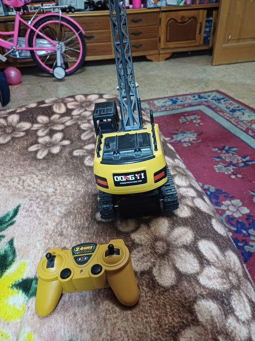 Продам подьемный кран на пульте.