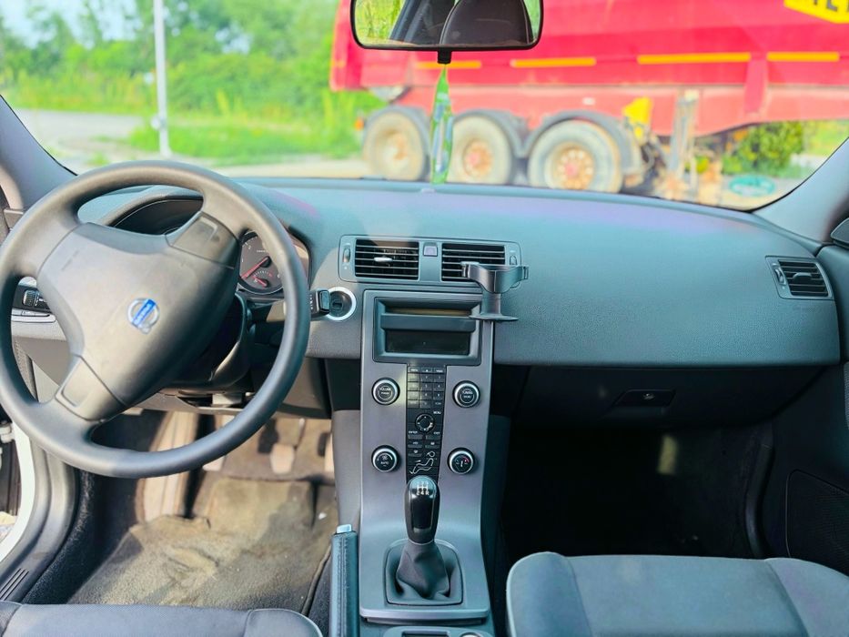 Volvo C30 1.6D (nu necesită investiții tehnice sau optice). Proprietar