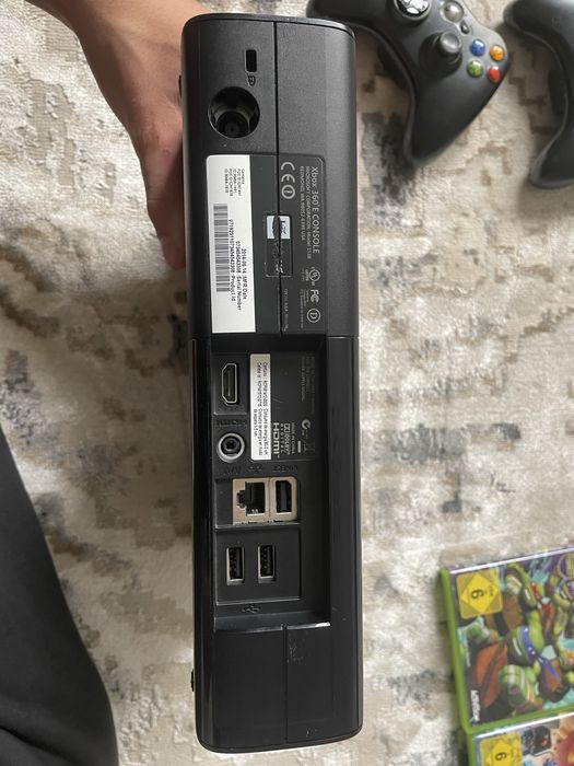 Xbox 360 продам в хорошем состаяние