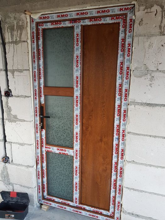 Tamplarie PVC cu geam termopan