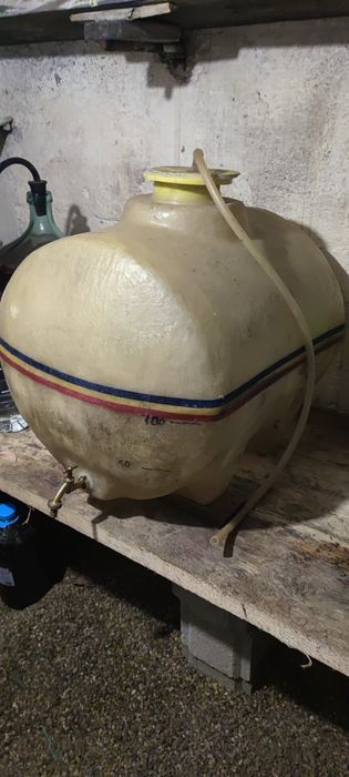 butoi din fibra de sticlă, de 200 lt, pt vin