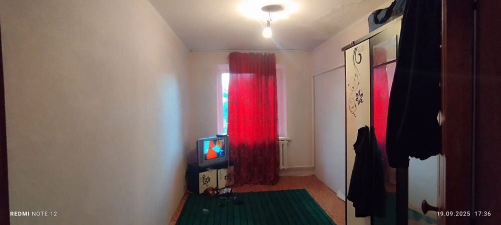 Үи сатылады 3бөлмелі гаражбен бірге