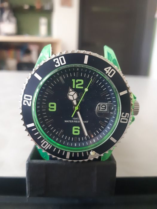 Продам часы  ICE watch  б/у.