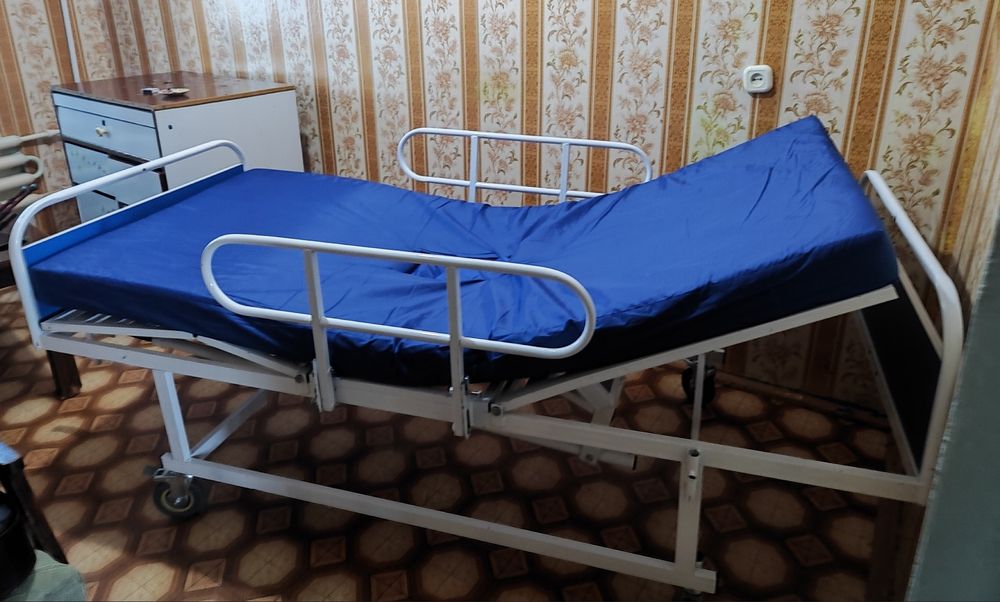 Медицинская кровать