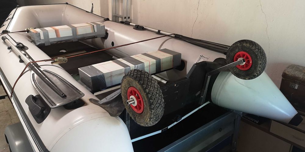 Комплект лодка, мотор и ремарке