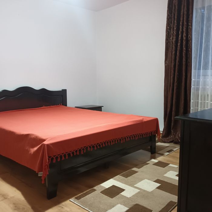 ,Inchiriez etaj casa