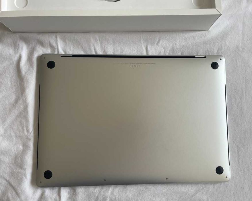Macbook Pro 16'' , 2019 , 2,6 GHz,512 GB,AMD Radeon Pro 4GB , silver