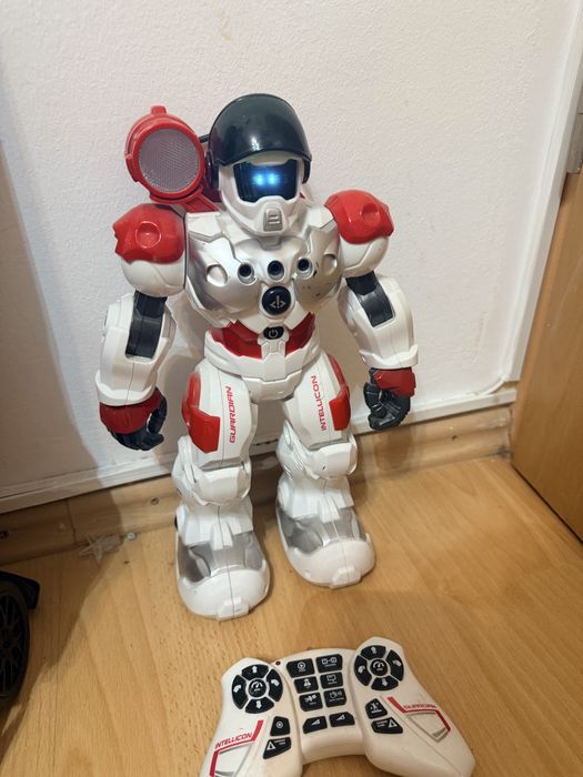 Robotel interactiv cu telecomanda
