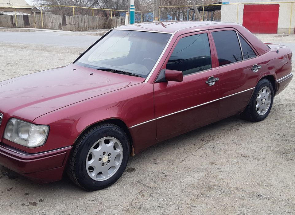 Док Мерседес Бенц Е