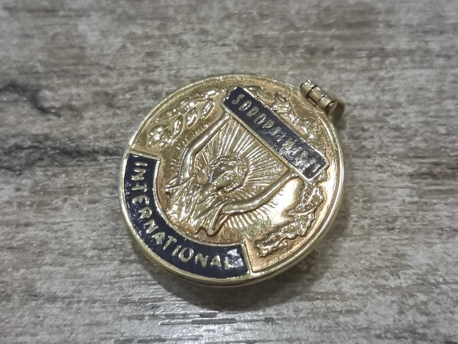 Златна значка  SOROPTIMIST  14К