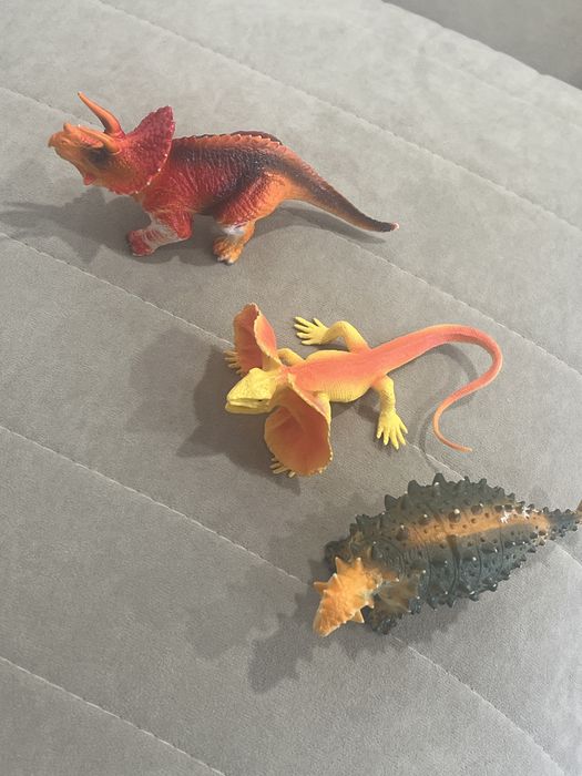 Динозавры игрушки