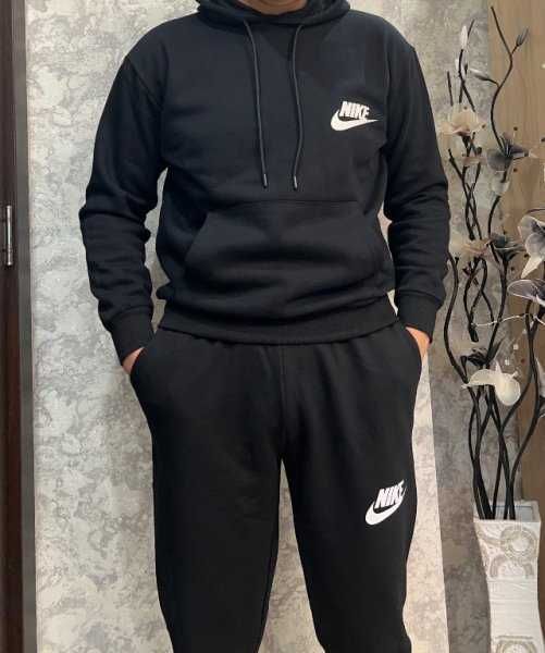 Мъжки и дамски ватирани екипи комплекти Nike