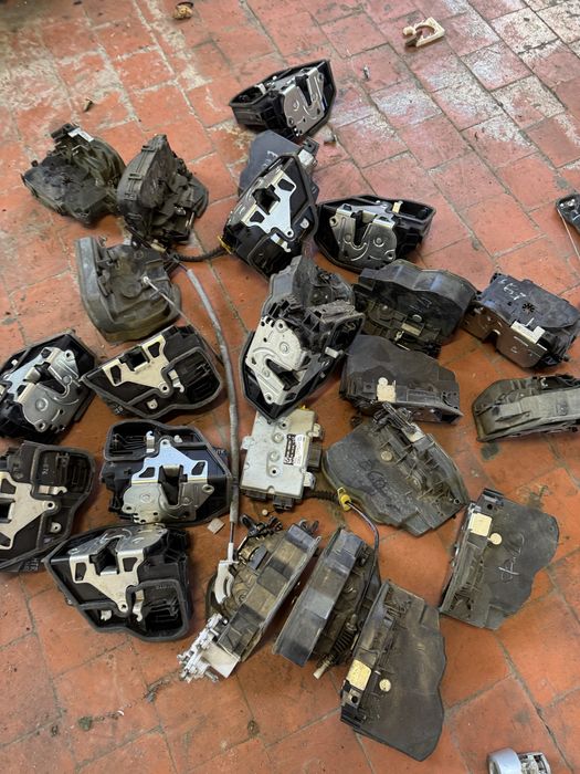 Брави за бмв е60 е90 е61 е91 ф10 ф11 от ляв волан