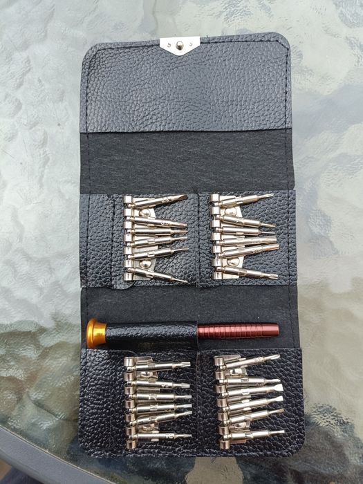 Set de doua truse șurubelnițe