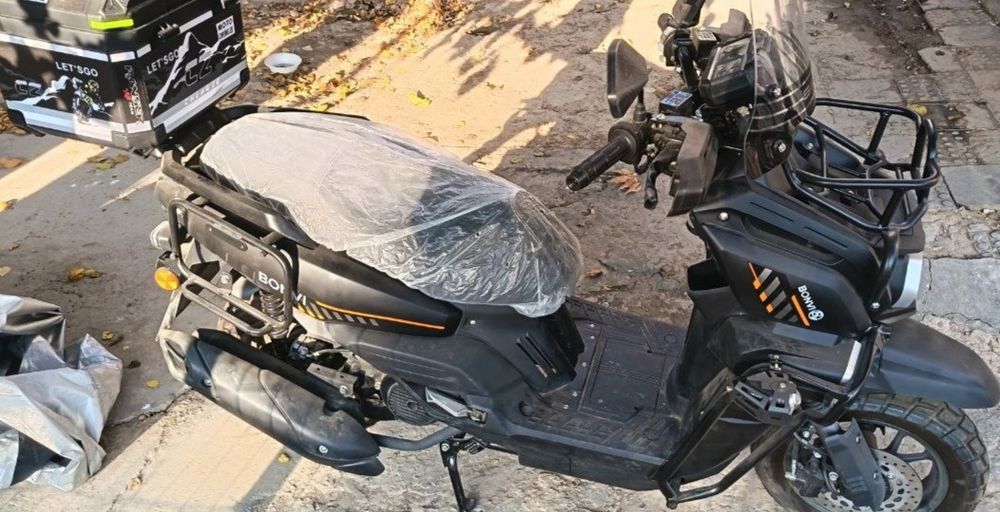 Продаётся практически новый скутер Танк Bonvi  2025 года