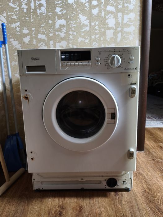 Продаю стиральную машину whirlpool