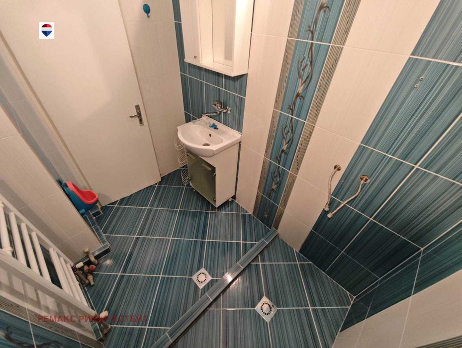 Продава се Четиристаен апартамент в Русе, Дружба 3 - 102 кв.м за 1519 €/кв.м - Снимка #11