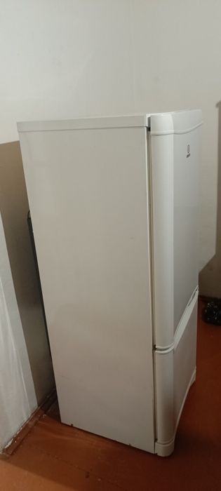 Холодильник INDESIT