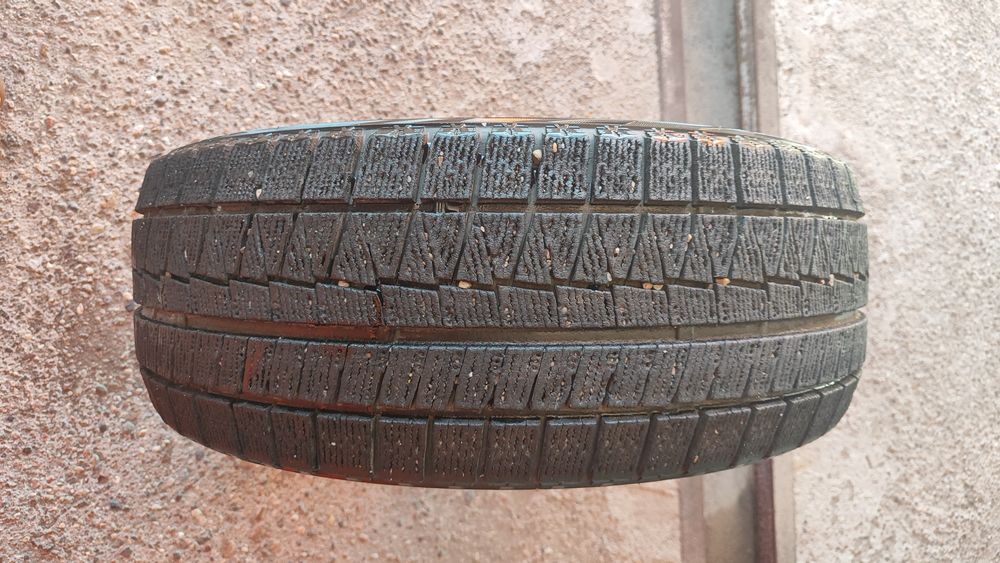 Зимние шины Bridgestone 225/45/17