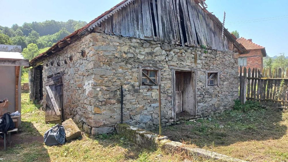 Casă din cărămidă + 3,6 ha pădure – teren 8.123 mp Hațeg