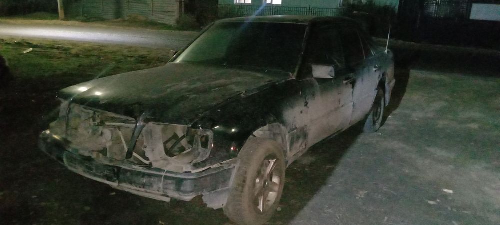 Крылья двери Мерседес 124й