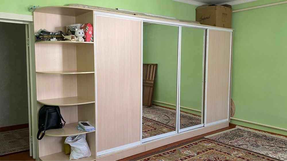 Продам вместительный шкаф-купе