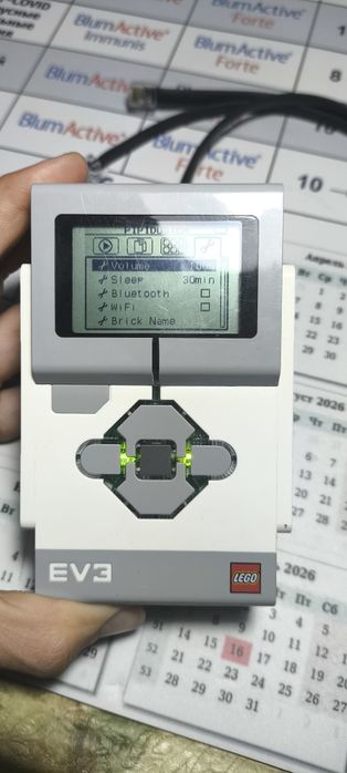 Продам блок контроллера от Lego mindstorms ev3 + 1 мотор и 3 кабеля
