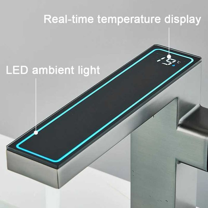 Модерен LED смесител за баня с дисплей