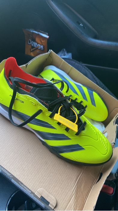 Продам недорого оригинал Predator adidas