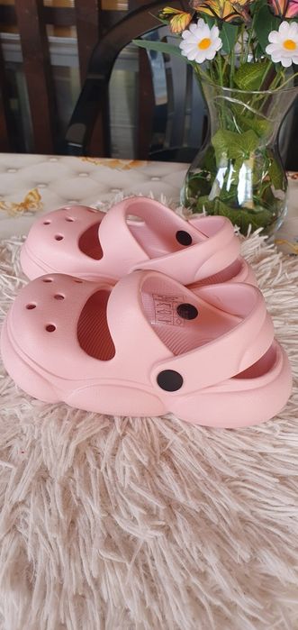Sandalute roz noi 24-25 de fetite