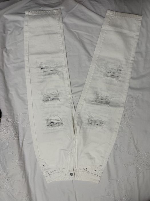 рванные белый брюки