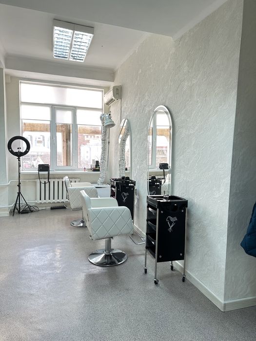 Сдаю кресло в студии красоты