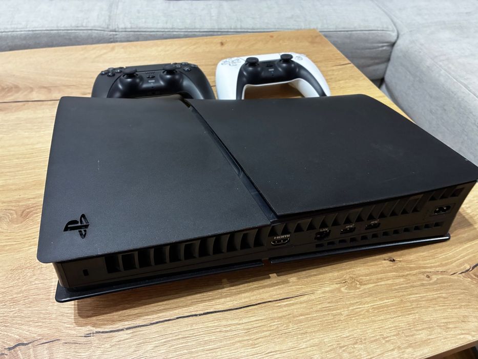 (Vand/Schimb) PS5 Slim / 1TB / In garanție / 2 controllere