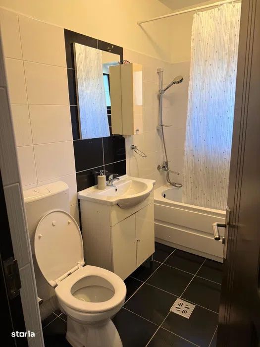 Apartament decomandat, parcare, etaj intermediar, zona Eroilor